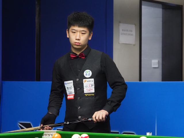 场上配合默 场上配合默